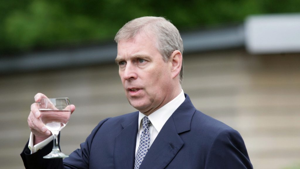 Британский король Карл III лишил своего брата титула принца