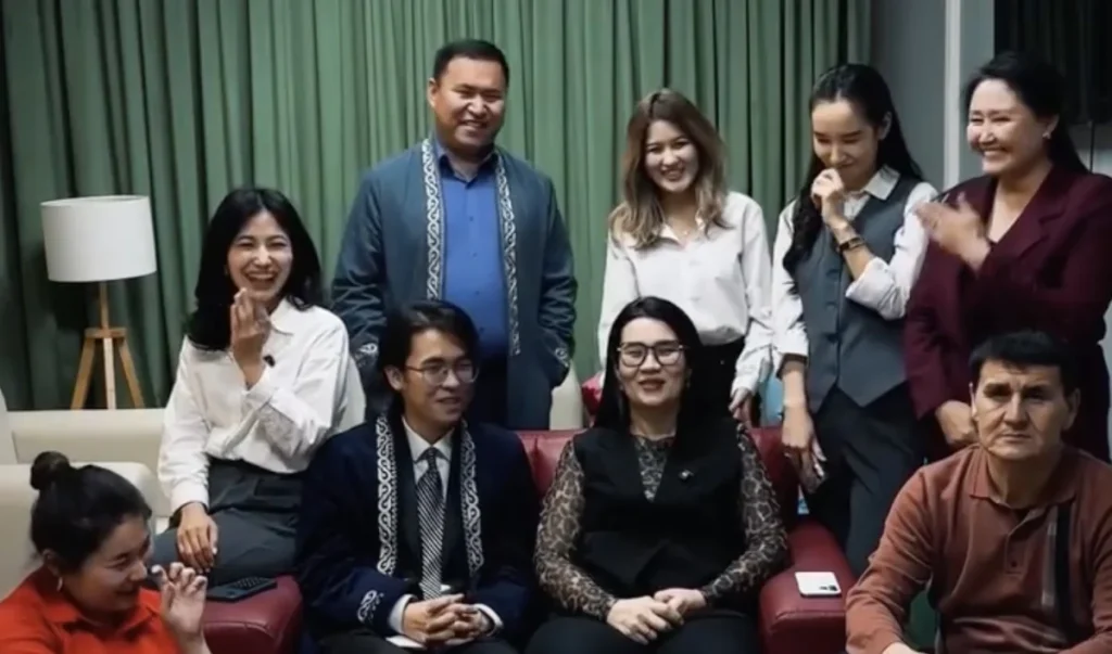 Ақмоншақ Нұртазаның мектебіндегі мұғалімдер шындығын айтты (ВИДЕО)