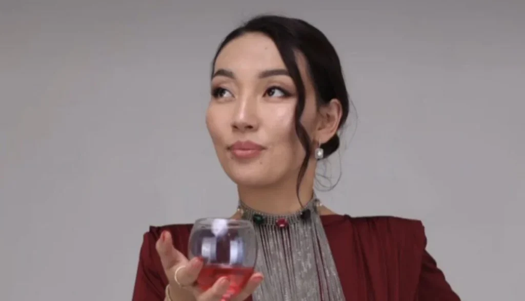 Шымкентте «алтын Назира» жұртты алдап, бума-бума ақша жинаймын деп сотталғанын «сезбей қалды»