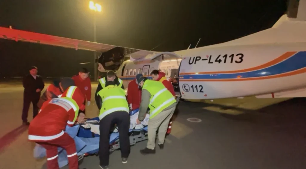 ауыр жараланған науқас Астанаға арнайы ұшақпен жеткізілді (ВИДЕО)