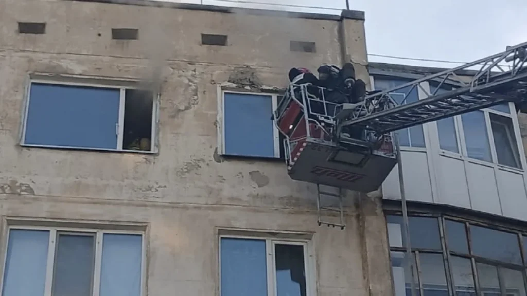 Көкшетауда 80-нен асқан қария пәтерінде тірідей жанып кете жаздады