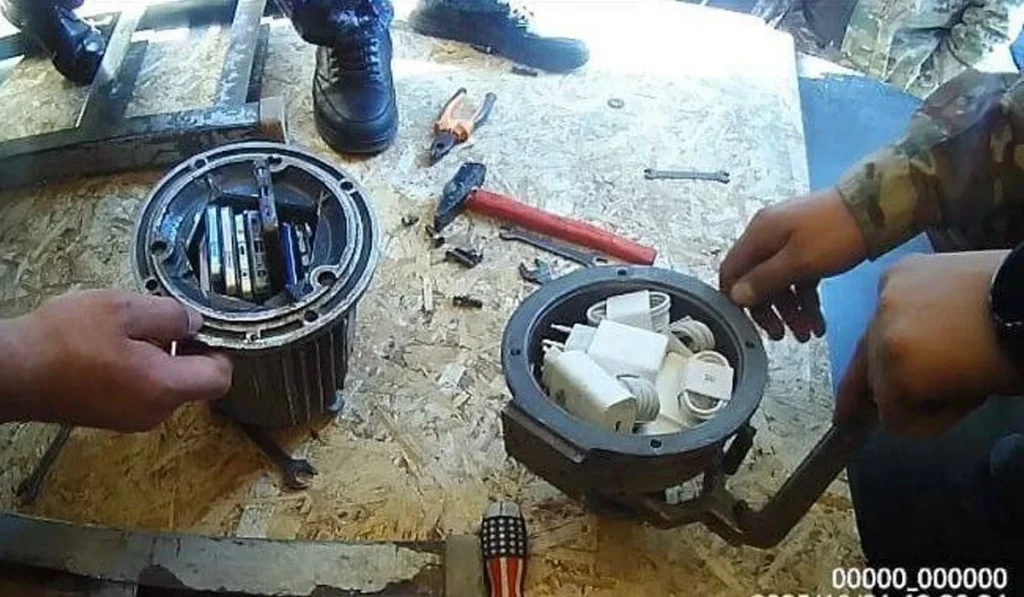 Өскеменнің түрмесіне сегіз телефон алып кірмек болған ер адам ұсталды (ВИДЕО)