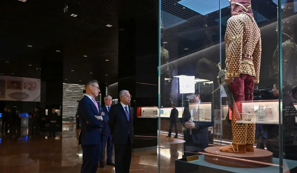 Тоқаев пен Стубб Ұлттық музейді аралады