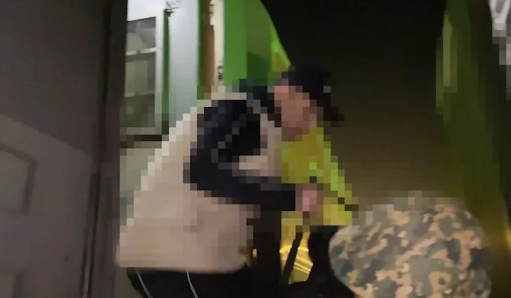 Жетісуда 481 көлікті заңсыз тіркеген ХҚКО қызметкері Ресейге қашып кеткен