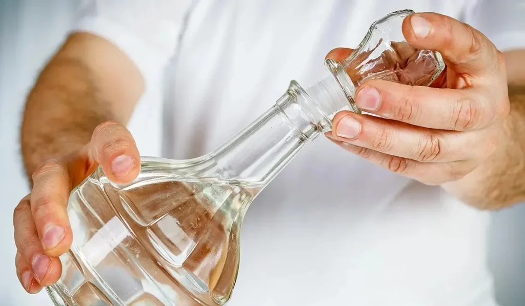 Атырауда мүгедек әженің бетін күйдіріп, тонап кеткен адам 55 жастағы әйел болып шықты