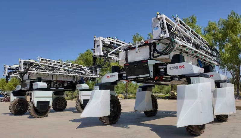 Синьцзянский производственно-строительный корпус: новые роботы выходят в поля, наделяя сельское хозяйство новыми возможностями