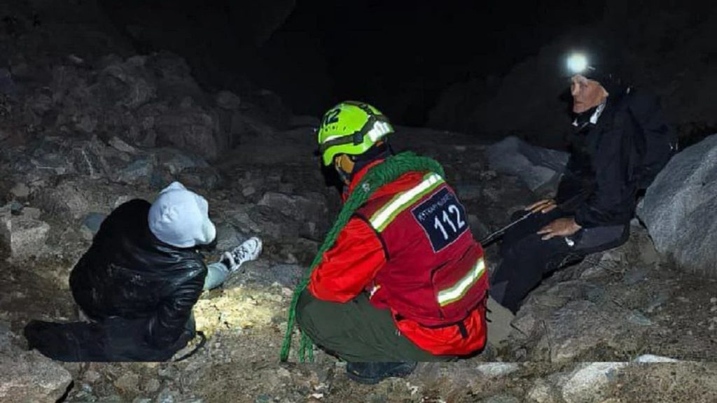 Четверо туристов заблудились в горах Алматы: их не могли найти из-за одежды