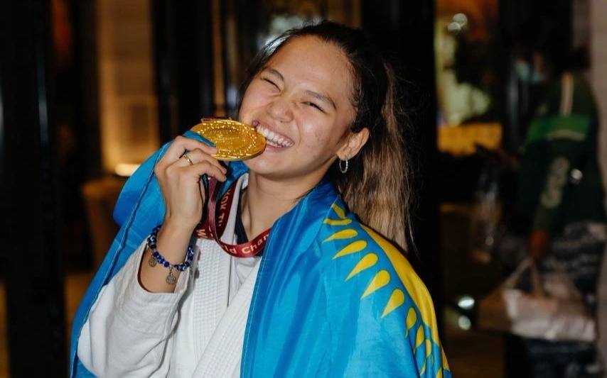 18-летняя Жибек завоевала золото на взрослом чемпионате мира по джиу-джитсу