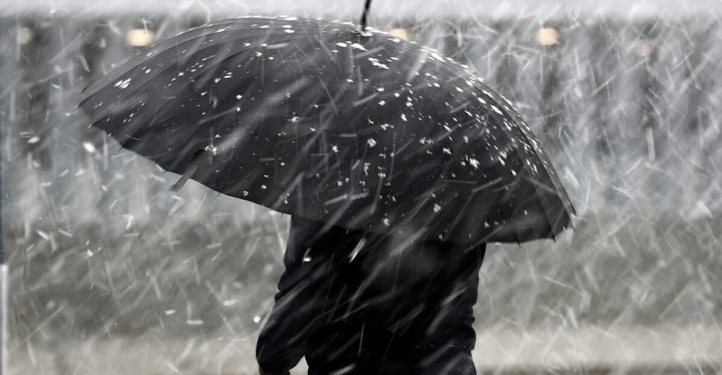 Резкое похолодание: штормовое предупреждение объявили почти по всему Казахстану