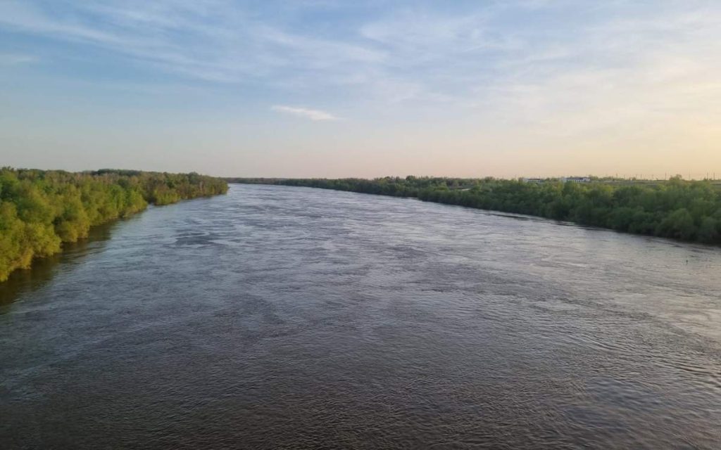 Жайық суы БҚО-ның Ақжайық ауданында сай-саланы толтырып жатыр
