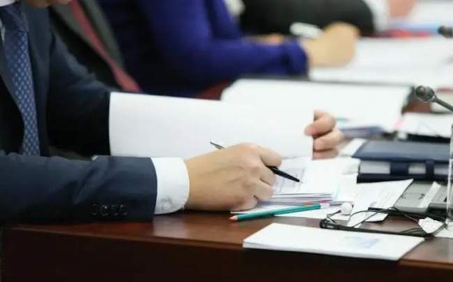 Кәсіпкердің ісіне заңсыз араласқан Бурабай ауылының әкімі қатаң сөгіс алды