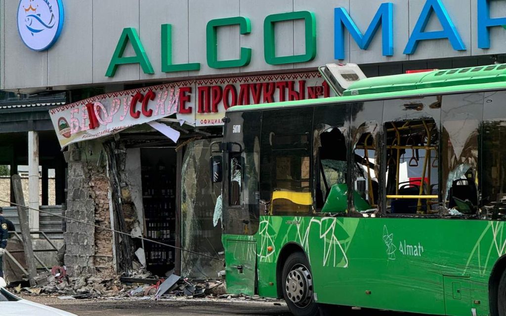 Алматыдағы автобустың апатқа ұшырауына «5:32» сериалының продюсері себепкер болған