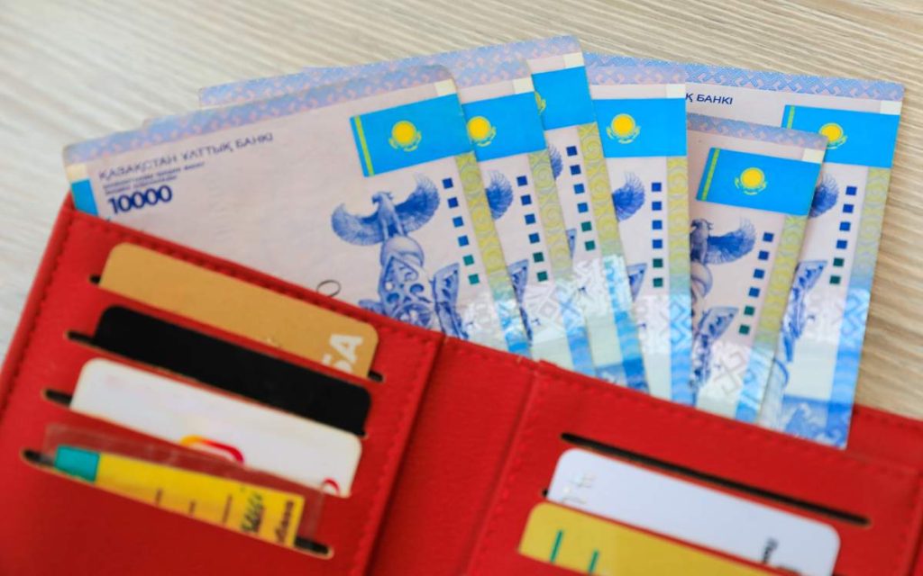 Атырау облысының 12 мектебінде 41 «өлі жанға» 90 млн теңге жалақы төленген