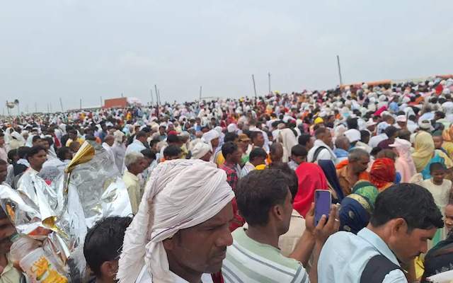Үндістандағы діни рәсімде 100-ден астам адам қаза тапты