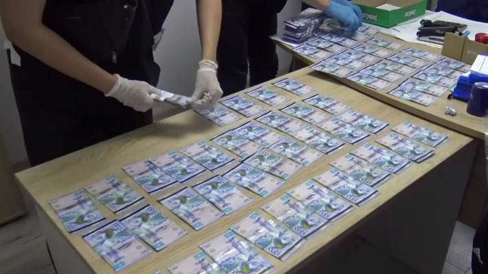 Қостанайда шенеунік мердігерден 9 млн теңге алып жатқанда ұсталды