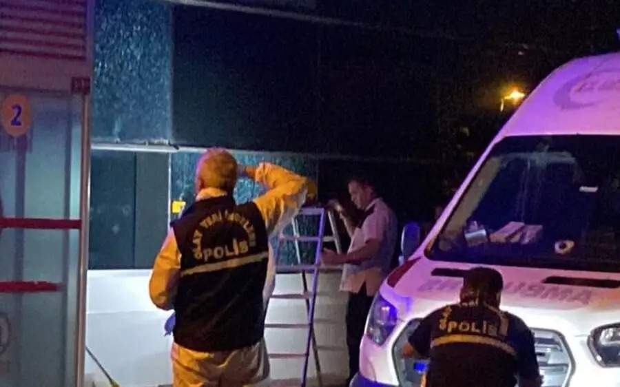 Ыстамбұлда ауруханаға қарулы шабуыл жасалып, бес адам жарақат алды