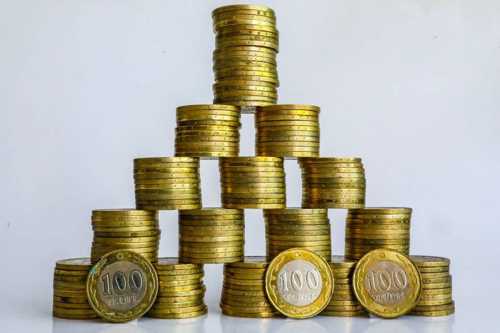 Өскеменде қаржы пирамидасын құрып, халықты 42 млн теңге шығынға батырған әйел сотталды