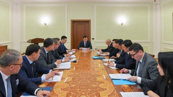 Ерлан Қарин этносаралық келісімді нығайту мәселесіне қатысты жиын өткізді