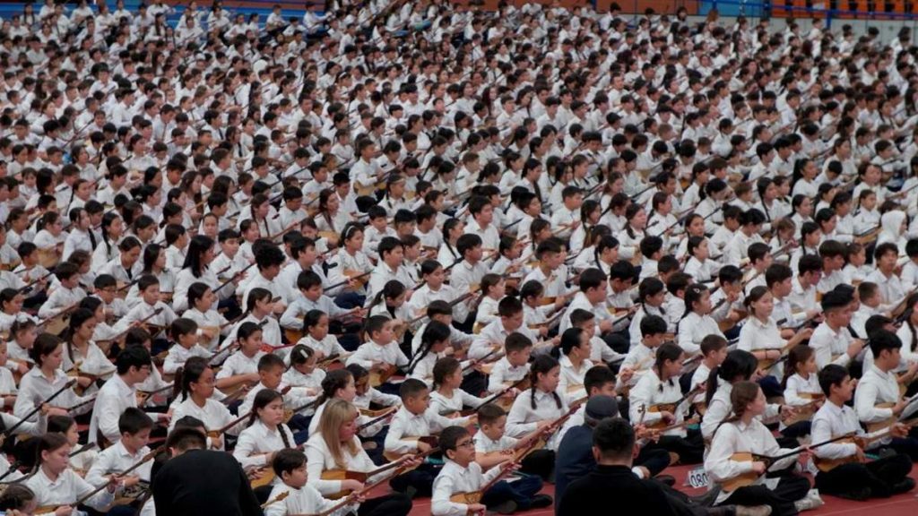 Астанада 3 мың домбырашы бір мезетте күй шертіп, рекорд орнатты