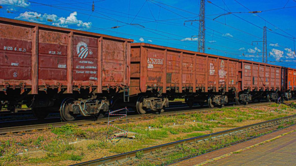 Өскеменде әйелді пойыз қағып кетті