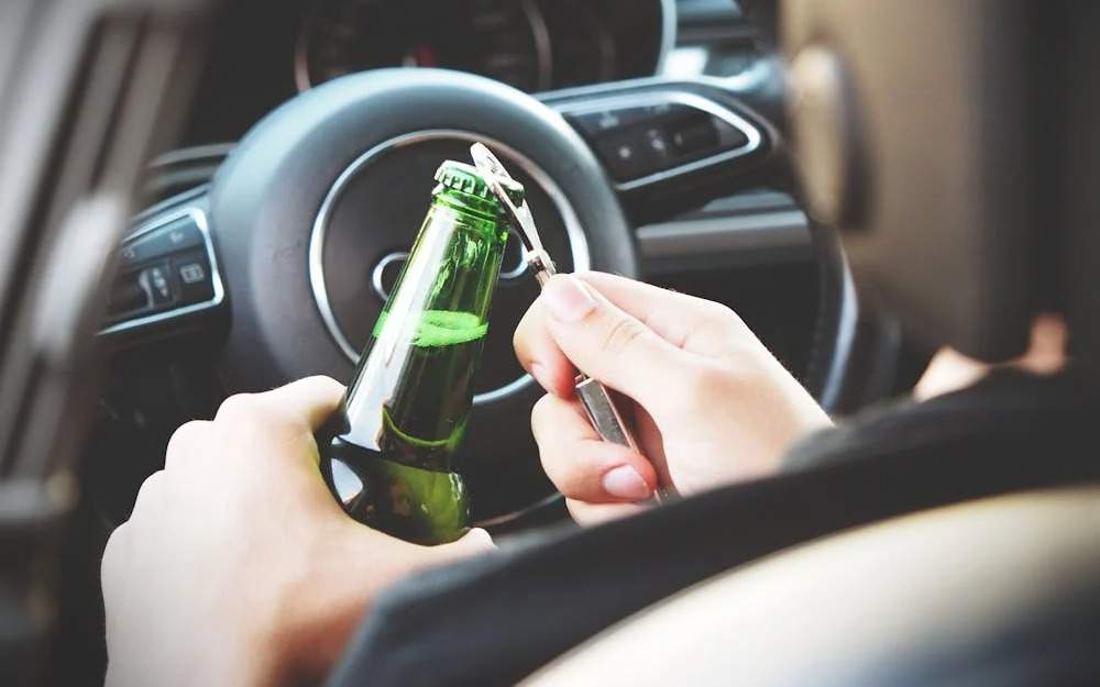 Атырауда жалған әскери форма киген мас жүргізуші ұсталды