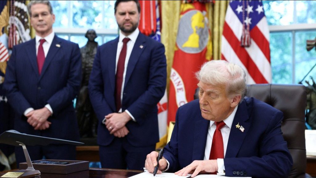 Трамп TikTok-ты американдық иелеріне беру туралы бұйрыққа қол қойды