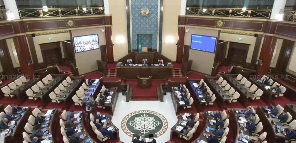 Мәжіліс елден заңсыз шығарылған қаражатты қайтаруға ықпал ететін заңды қабылдады