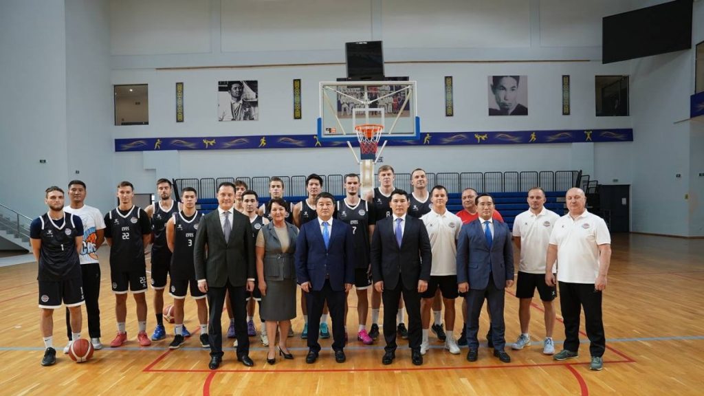Ербол Мырзабосынов баскетболдан Қазақстан кубогінің жеңімпаздарымен кездесті