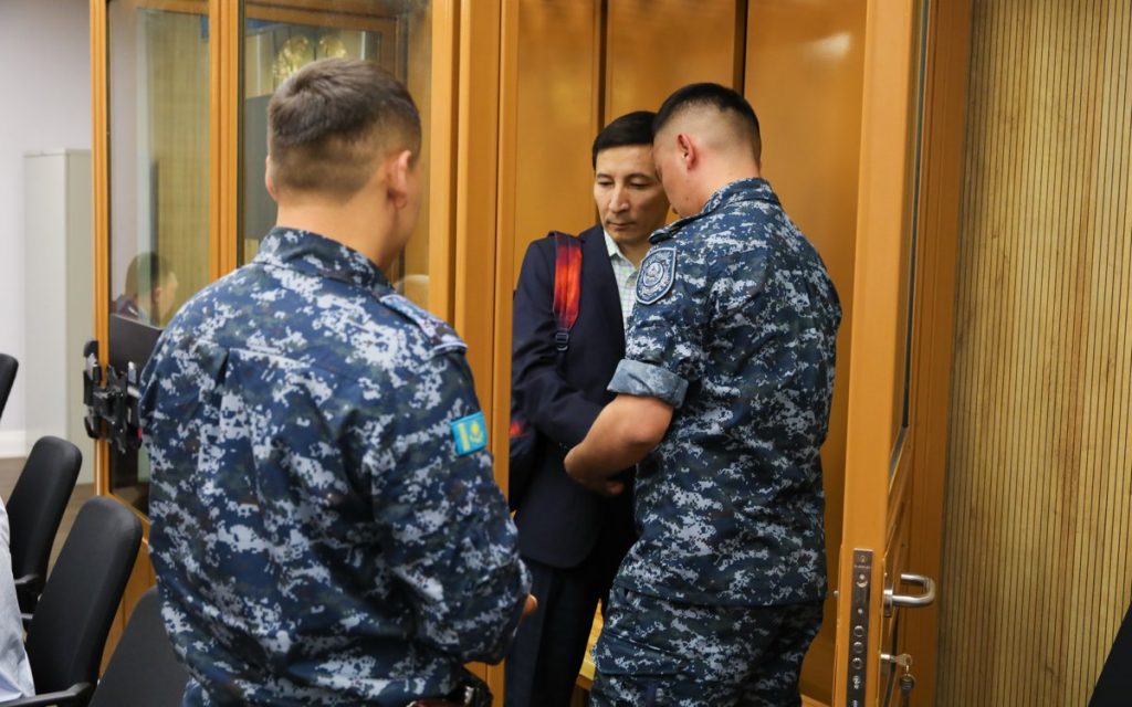 Экс-дипломат Сәкен Мамашқа шыққан үкім өзгеріссіз қалды