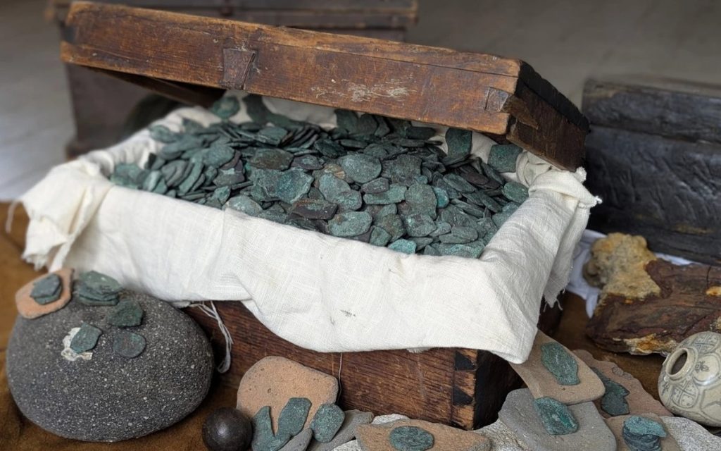 Флорида жағалауында 300 жыл бұрын батып кеткен қазына табылды