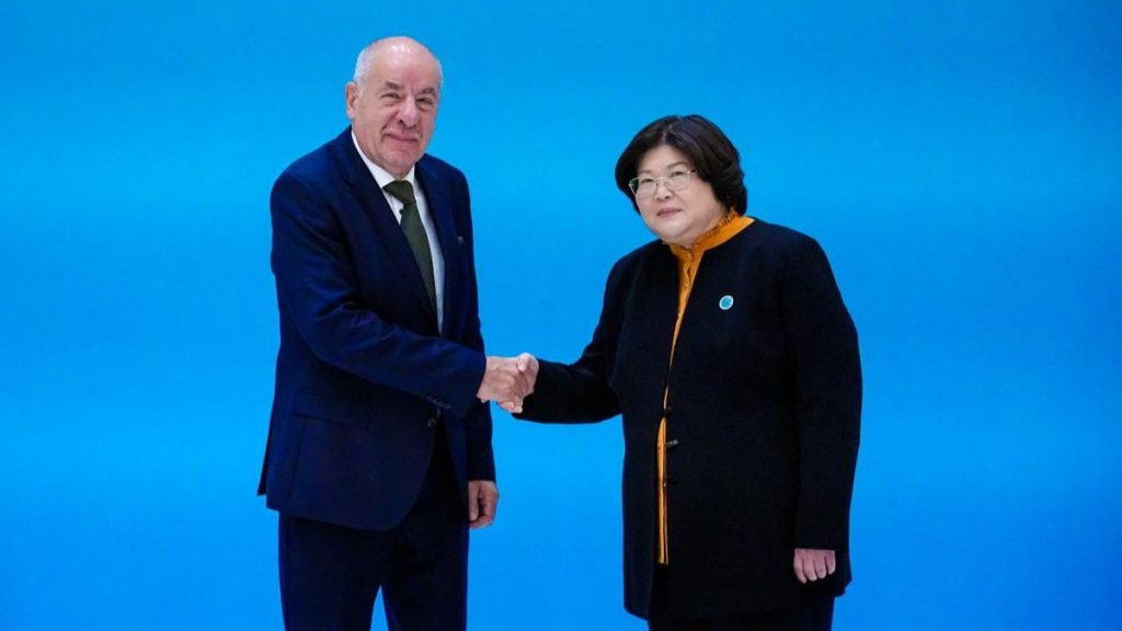 Конституциялық Сотқа Мажарстан Президенті келді