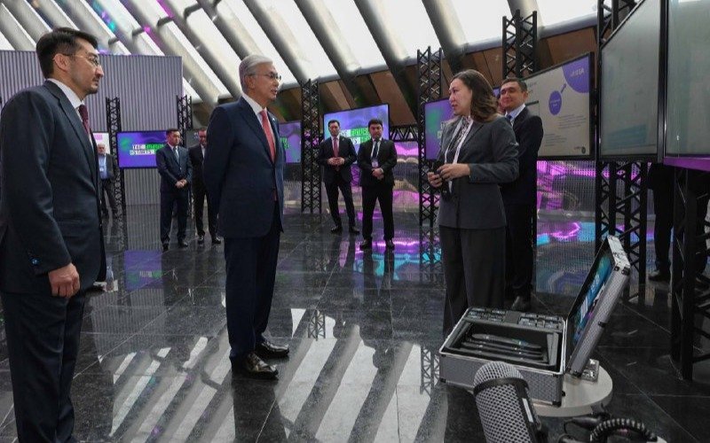 Президент Бейжіңде ЖИ бойынша өткен халықаралық олимпиада жеңімпаздарымен жүздесті