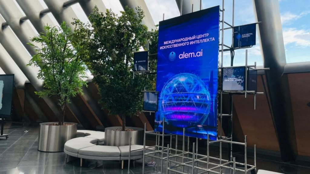 Telegram зертханасы, ЖИ музейі, тегін мектептер: ALEM.AI орталығынан фоторепортаж