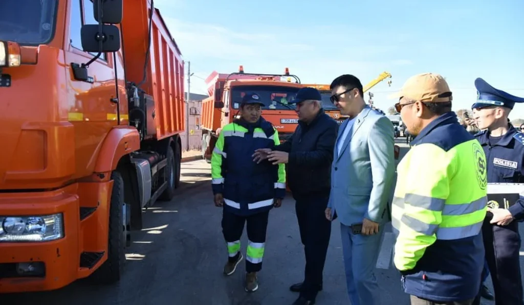 «AMANAT» депутаттары Атырауда қысқы жол күтіміне дайындық барысын тексерді