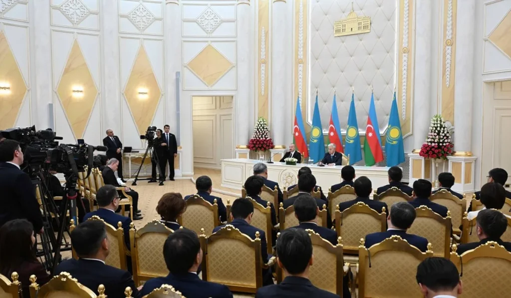 Қазақстан мен Әзербайжан президенттері журналистер үшін брифинг өткізді