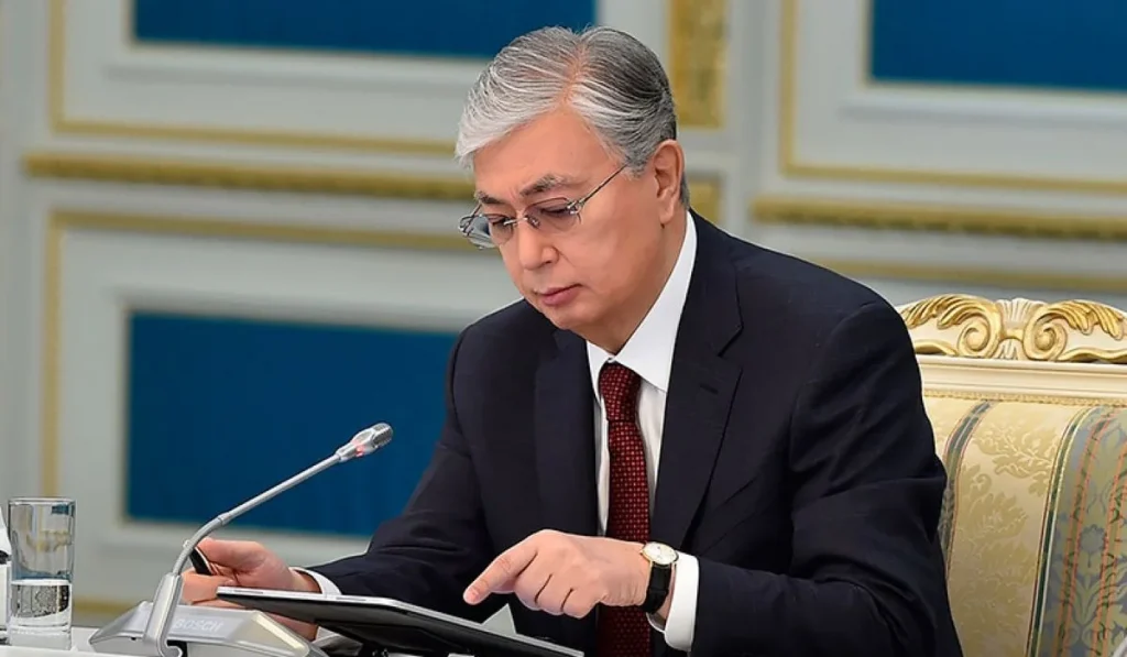 Тоқаев шахтер мен ауыл жұмыскеріне «Қазақстанның Еңбек Ері» атағын берді