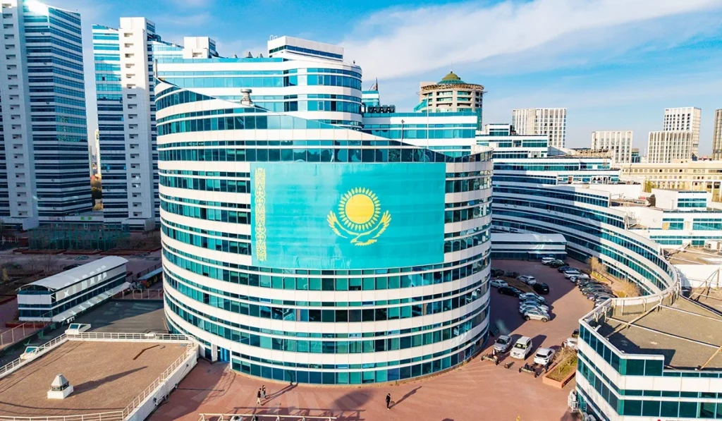 «AMANAT» партиясының «Менің елім – Менің туым» акциясына ондаған мың қазақстандық қатысты