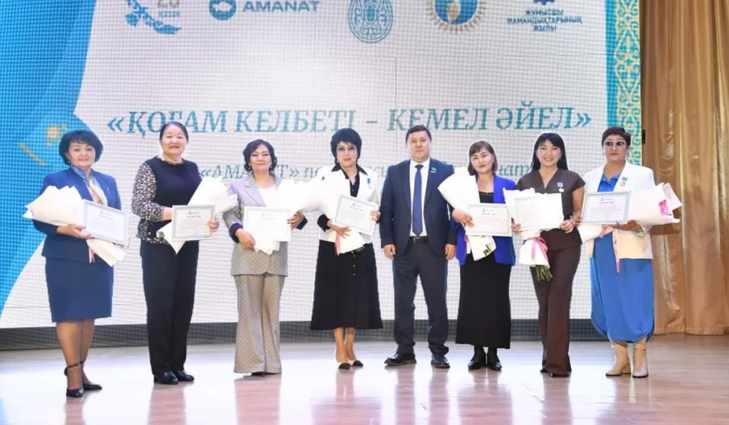 «AMANAT» партиясы қыз-келіншектердің қоғамдағы рөліне назар аударды