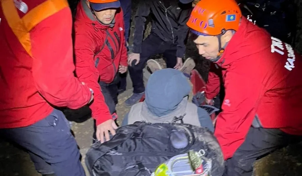 Алматы тауларында туристке дәрігерлердің көмегі қажет болды