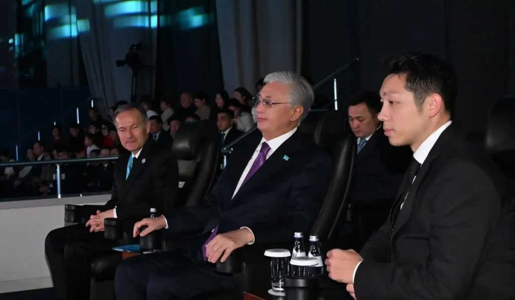 Тоқаев әлемдік теннис жұлдыздары қатысқан шоу-матчты тамашалады