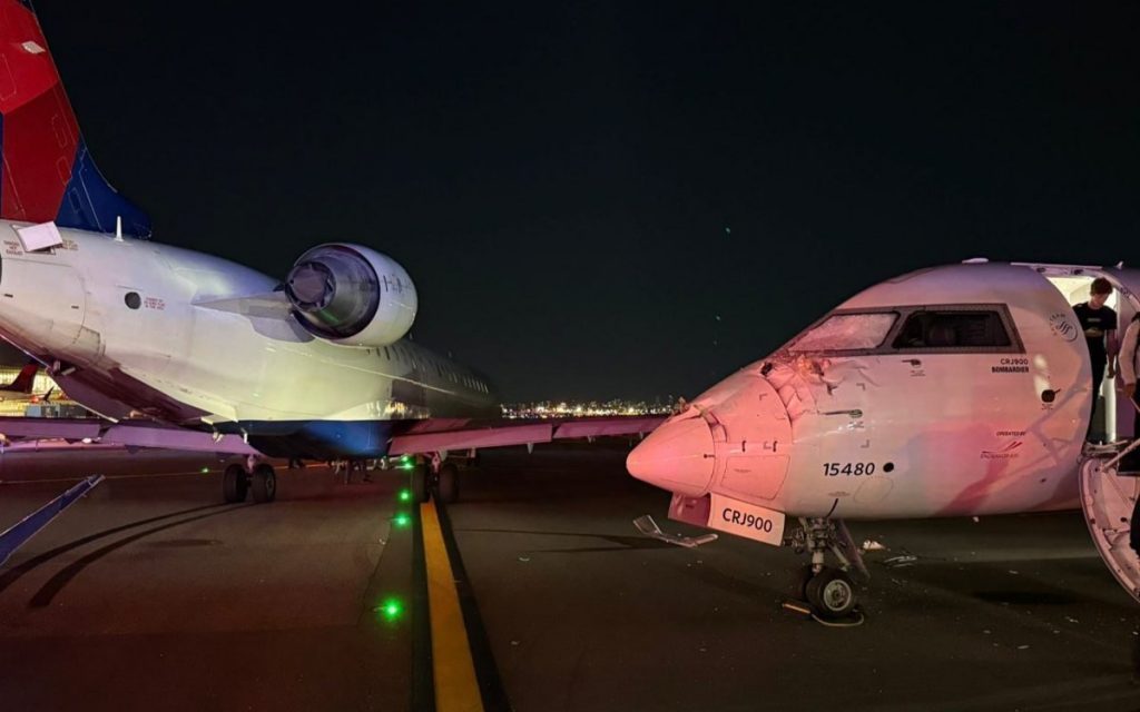 Нью-Йорк әуежайында екі ұшақ соқтығысты