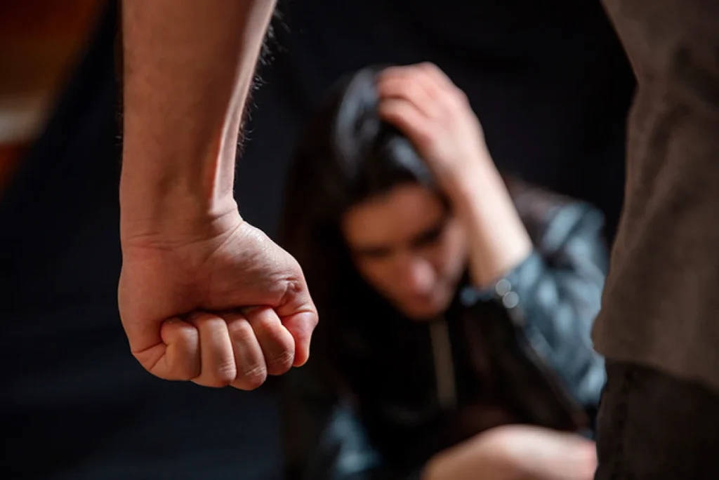 Мужчина избил сожительницу до перелома челюсти в Шымкенте Насилие