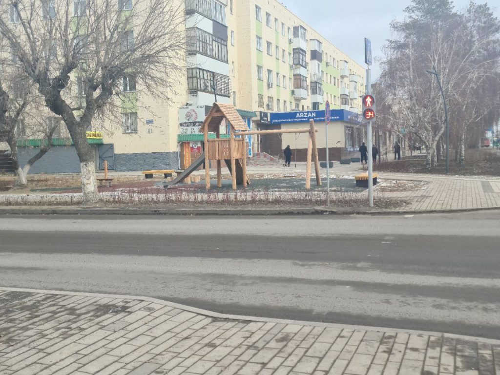 Детская площадка в Павлодаре