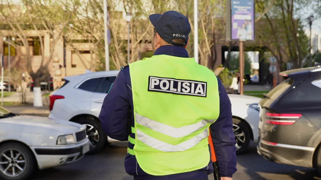 Полицейский из Актюбинской области приговорён к семи годам за взятку