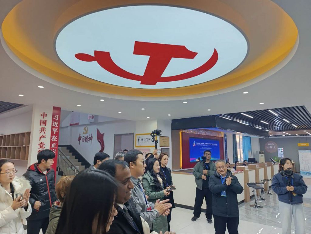 Встреча в нефтяном городе: журналисты знакомятся с городом Карамай в Синьцзяне