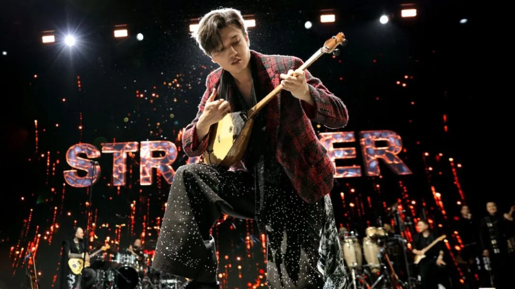 Берлине открылась выставка живописи, посвящённая Димашу Кудайбергену