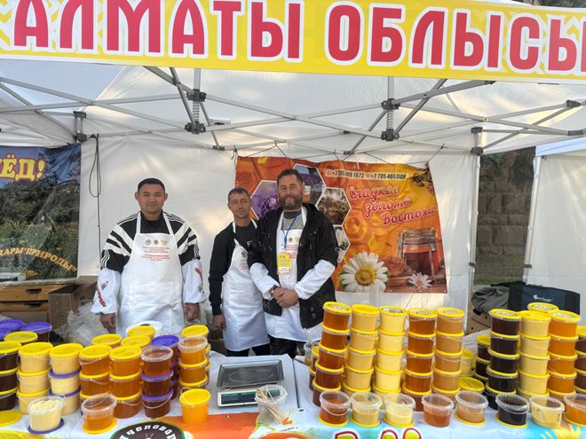 Выходные на ярмарке: свежие продукты и тёплая атмосфера в Алматы