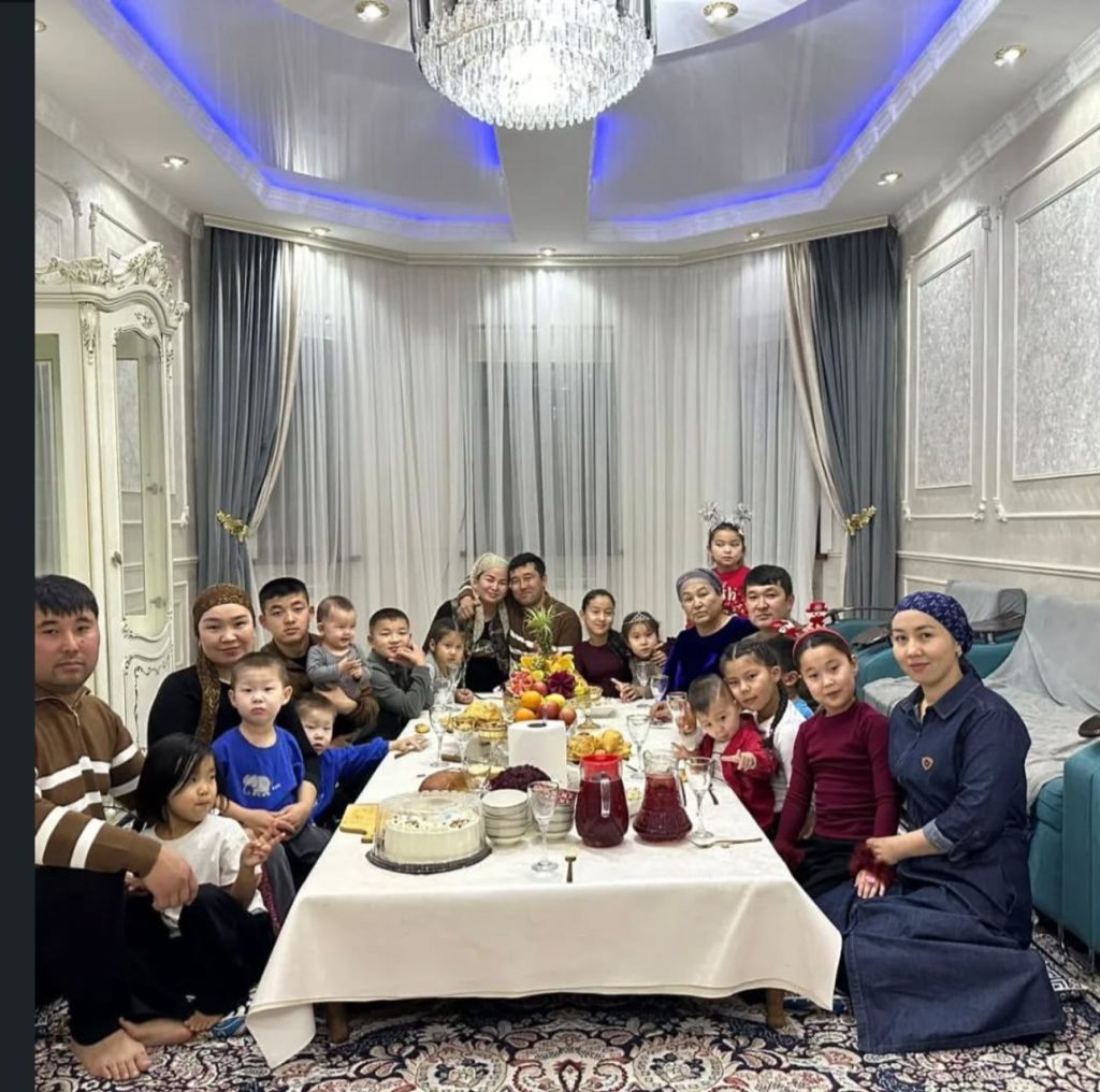 Семья погибших в пожаре в Алгабасе