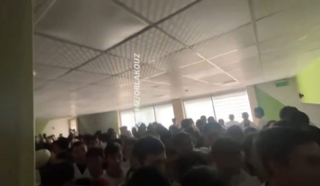 Давка студентов в Ташкенте