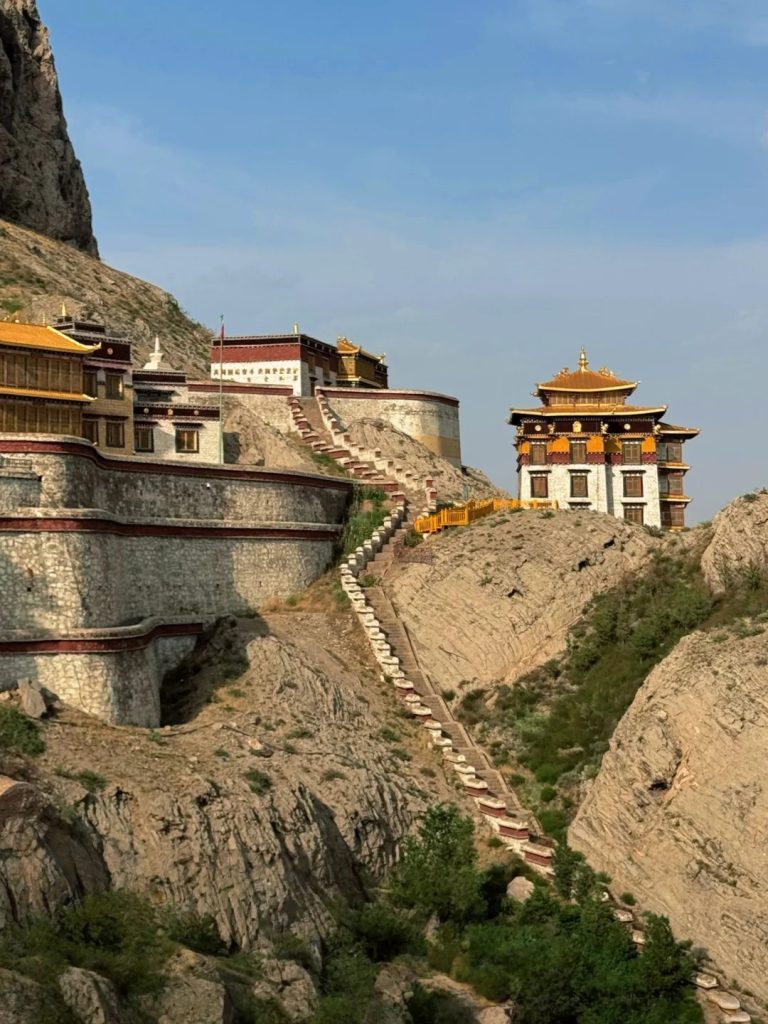 Монастырь Маньбала. Фото: 陈五岁_